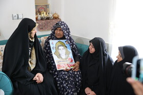 دیدار معاون رئیس‌جمهور  با خانواده شهید عیدمحمد هادی در شهرستان خوسف 