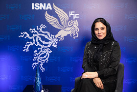 حضور سولاف فواخرجی، بازیگر در غرفه ایسنا در حاشیه چهل‌ و چهارمین جشنواره فیلم فجر - روز دهم