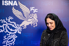 حضور سولاف فواخرجی، بازیگر در غرفه ایسنا در حاشیه چهل‌ و چهارمین جشنواره فیلم فجر - روز دهم