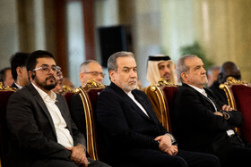 مسعود پزشکیان، رئیس جمهور و سیدعباس عراقچی، وزیر امور خارجه در مراسم «سلام سفرا»
