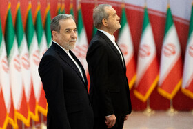 مسعود پزشکیان، رئیس جمهور و سیدعباس عراقچی، وزیر امور خارجه در مراسم «سلام سفرا»
