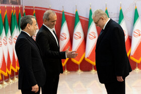 مسعود پزشکیان، رئیس جمهور و سیدعباس عراقچی، وزیر امور خارجه در مراسم «سلام سفرا»
