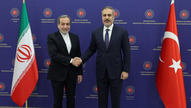 گفت‌وگوی تلفنی فیدان و عراقچی درباره مذاکرات هسته‌ای