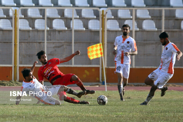 هفته بیست و یکم لیگ دسته یک فوتبال؛ بعثت کرمانشاه - مس کرمان