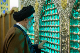 حضور حجت الاسلام سید علی اکبر اجاق نژاد تولیت مسجد مقدس جمکران در مراسم غبار روبی مضجع شریف امامزاده موسی مبرقع(ع) توسط خانواده شهدای اغتشاشات اخیر