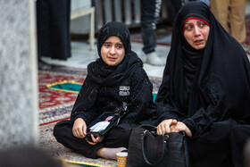 غبار روبی مضجع شریف امامزاده موسی مبرقع(ع) توسط خانواده شهدای اغتشاشات اخیر