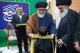 تجلیل از خانواده شهدای اغتشاشات اخیر در مراسم غبار روبی مضجع شریف امامزاده موسی مبرقع(ع)