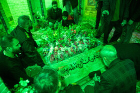 غبار روبی مضجع شریف امامزاده موسی مبرقع(ع) توسط خانواده شهدای اغتشاشات اخیر