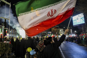 نور افشانی در شب سالگرد پیروزی انقلاب اسلامی - مشهد