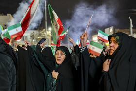 نور افشانی در شب سالگرد پیروزی انقلاب اسلامی - مشهد