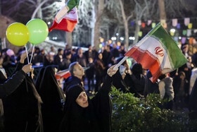 نور افشانی در شب سالگرد پیروزی انقلاب اسلامی - مشهد