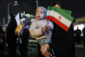 نور افشانی در شب سالگرد پیروزی انقلاب اسلامی - مشهد