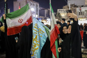 نور افشانی در شب سالگرد پیروزی انقلاب اسلامی - مشهد