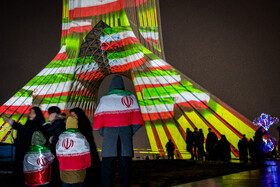 نور افشانی در شب سالگرد پیروزی انقلاب اسلامی ( برج آزادی)