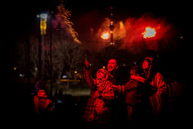 نور افشانی در شب سالگرد پیروزی انقلاب اسلامی ( برج آزادی)