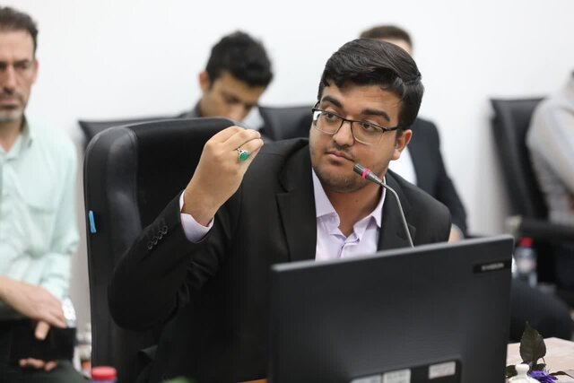 معاون استاندار یزد: باور داریم بسیاری از گره های کشور به دست جوانان باز میشود