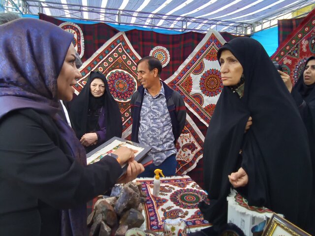 قدرت دستانی که تاریخ‌سازند/ زنان روستا و عشایر جنوب کرمان پرچمداران تولید در مسیر انقلاب