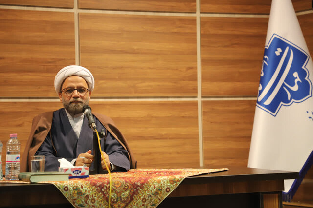 پرهیز از عوام‌زدگی و سیاست‌زدگی، رسالت دانشگاه در مواجهه با مسائل اجتماعی است