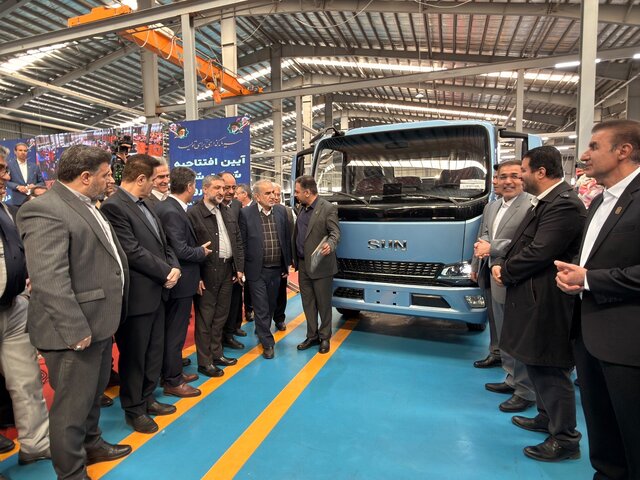 صادرکنندگان امکان استفاده از ارز صادراتی را ندارند/روند توسعه تولید داخلی خودرو متوقف نشود