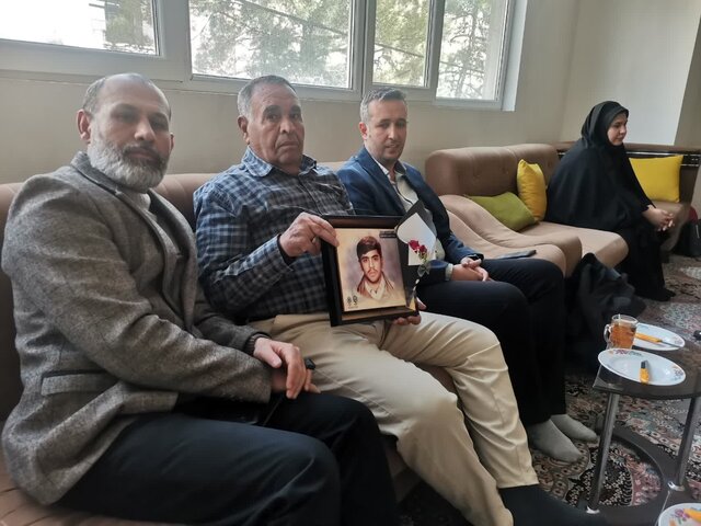 دیدار تعدادی از مدیران جهاد دانشگاهی فارس با خانواده شهید دانشجو