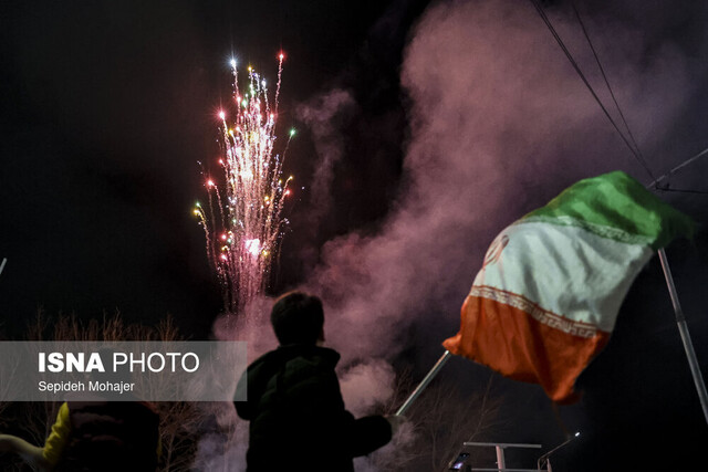 نور افشانی در شب سالگرد پیروزی انقلاب اسلامی - مشهد