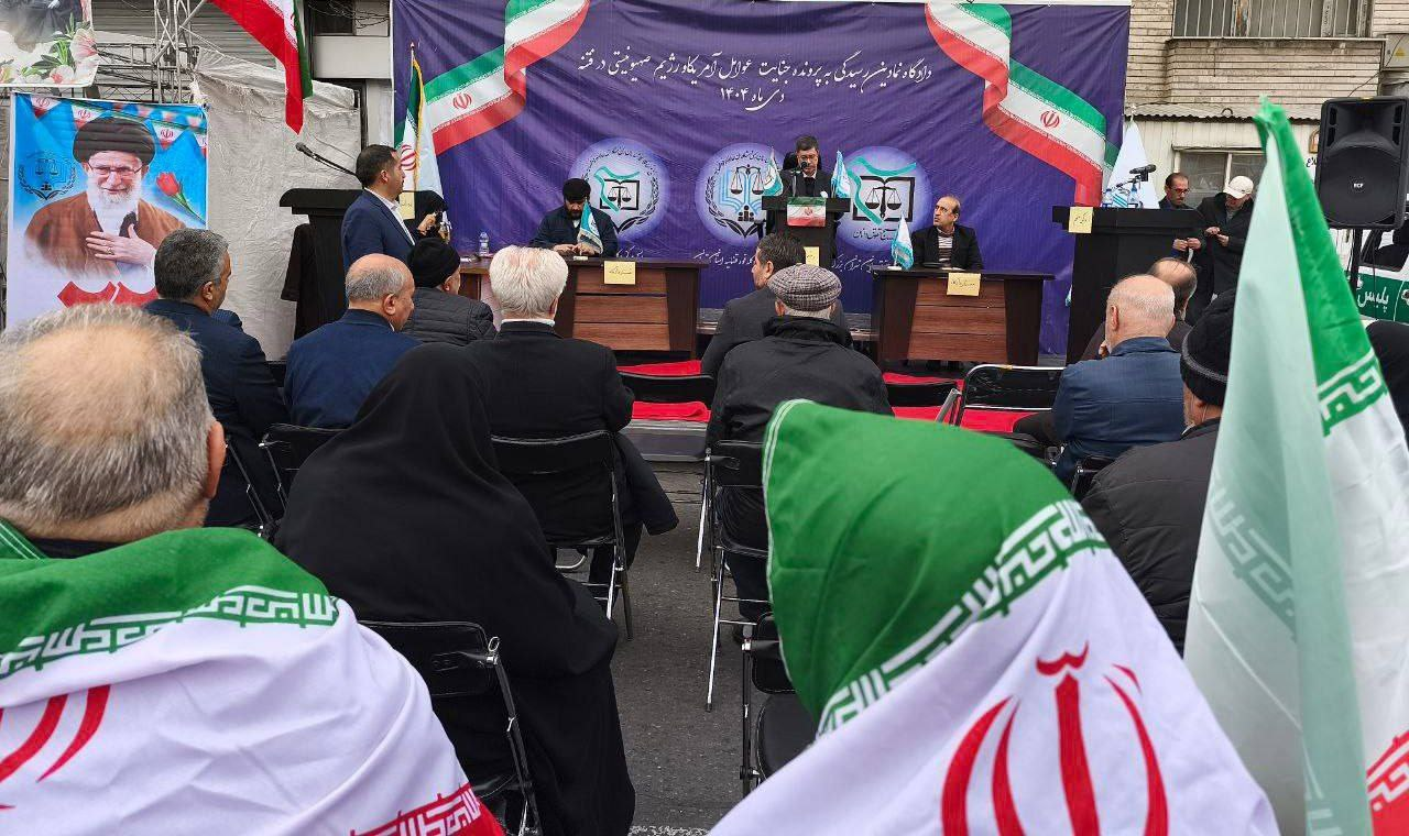 میز خدمت کانون دفاتر خدمات الکترونیک قضایی هم در مسیر راهپیمایی در تهران دایر شده است