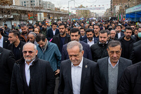 حضور مسعود پزشکیان، رییس جمهور در راهپیمایی ۲۲ بهمن