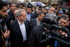 حضور مسعود پزشکیان، رییس جمهور در راهپیمایی ۲۲ بهمن