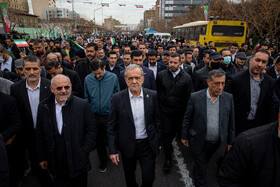 حضور مسعود پزشکیان، رییس جمهور در راهپیمایی ۲۲ بهمن