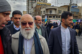 مهدی چمران در راهپیمایی ۲۲ بهمن