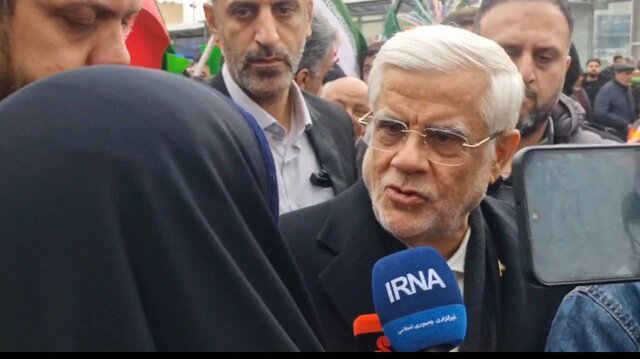 حضور عارف در راهپیمایی ۲۲ بهمن