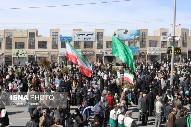 آغاز راهپیمایی ۲۲ بهمن با حضور گسترده مردم در خراسان‌جنوبی
