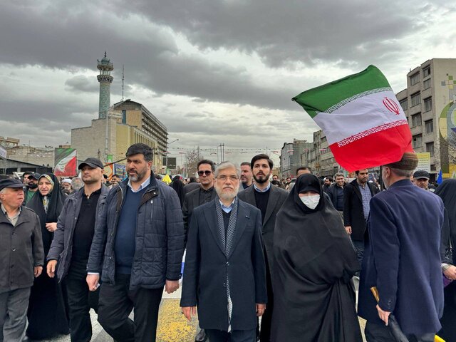 وزیر علوم: وظیفه داریم در هر شرایطی رضایت مردم را جلب کنیم