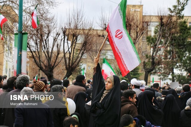 صور لمسيرات جماهيرية في جميع انحاء إيران تزامنا مع ذكرى انتصار الثورة الاسلامية
