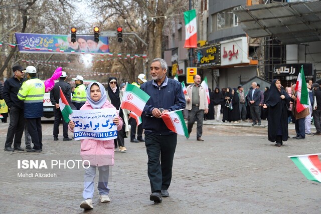 صور لمسيرات جماهيرية في جميع انحاء إيران تزامنا مع ذكرى انتصار الثورة الاسلامية