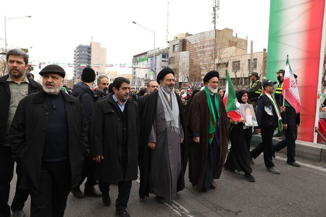 مردم در برابر فشار و تهدید تسلیم نمی‌شوند