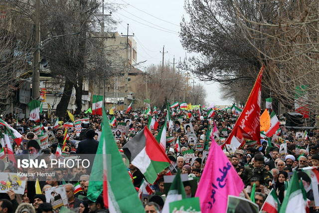 مدرس دانشگاه: راهپیمایی ۲۲بهمن امسال تداوم پیوند مستحکم ملت با انقلاب و رهبری را نشان داد