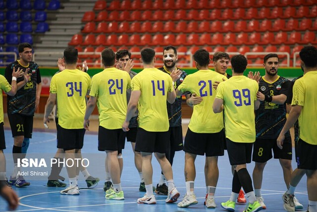 سپاهان با پیروزی ۲۲ بر ۲۰ در شهرآورد نفس‌گیر نصف‌جهان، فاصله با صدر را حفظ کرد