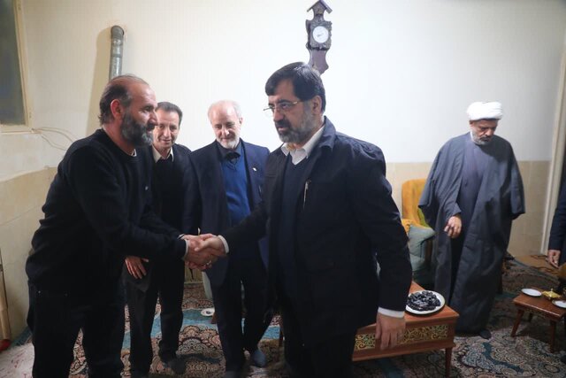 استاندار قم با خانواده شهید «محمد نوری» دیدار کرد