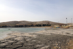 کارشناسان برداشت بی رویه از چاه های مجاز و غیر مجاز منطقه را عامل اصلی خشکی سراب نیلوفر می دانند