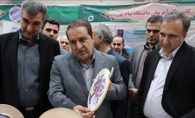 استاندار ایلام: نمایشگاه «روستاآباد» ویترین توانمندی مشاغل خانگی و صنایع‌ دستی استان است