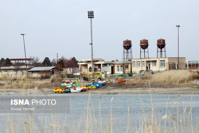 سراب نیلوفر هنوز پرآب نشده/ آبی نبود که فضای سبز را آبیاری کنیم