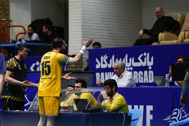 واکنش انضباطی به حاشیه لیگ والیبال/ عرشیا به‌نژاد محروم شد