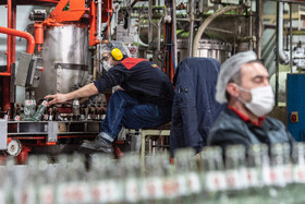 مواد اولیه و فرمولاسیون مربوطه هر نوع نوشابه در بخش تولید صورت می پذیرد تا به دستگاه ها جهت پر کردن بطری ها منتقل شود