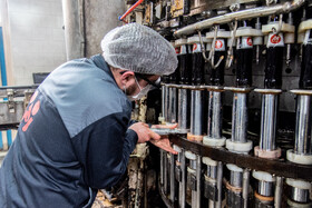 در این بین اگر در خط تولید مشکلی به وجود بیاید توسط خود تکنسین مربوطه رفع می شود