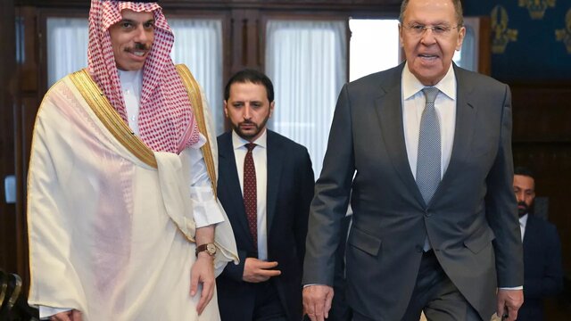 رایزنی لاوروف و بن‌فرحان درباره کاهش تنش‌ نظامی و سیاسی در منطقه