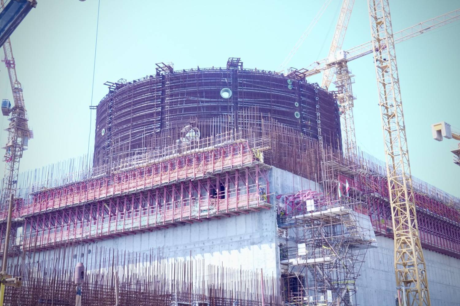 بازدید اسلامی از روند احداث واحدهای دوم و سوم نیروگاه اتمی بوشهر