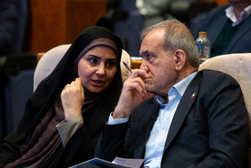 مسعود پزشکیان رییس جمهور و فاطمه صادق مالواجرد، وزیر راه و شهرسازی در همایش بین‌المللی فرصت‌های سرمایه‌گذاری راهگذرهای ریلی و جاده‌ای