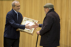 تقدیر از برگزیدگان توسط مسعود پزشکیان، رئیس جمهور در اختتامیه شانزدهمین جشنواره بین‌المللی فارابی