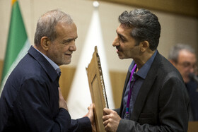 تقدیر از برگزیدگان توسط مسعود پزشکیان، رئیس جمهور در اختتامیه شانزدهمین جشنواره بین‌المللی فارابی